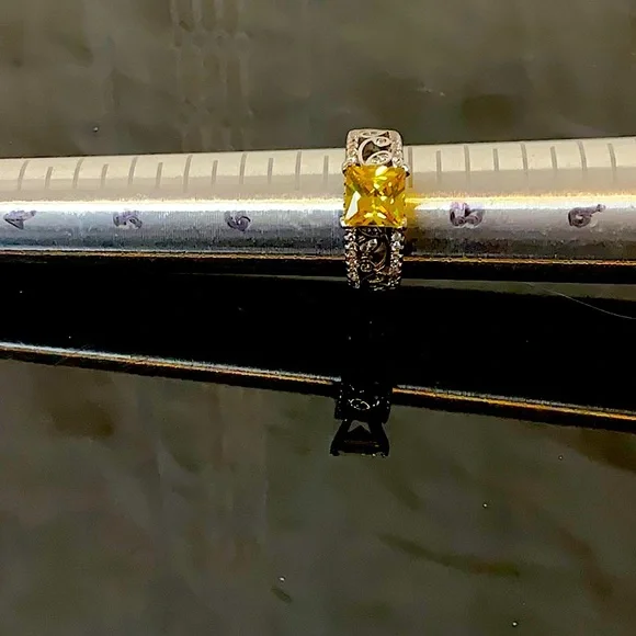 Vtg. (1975) Sterling Silver Ring With 5ctw Citrine Natural Gemstone. Size 7 - Picture 7 of 7